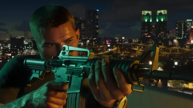 Jason apuntando un arma cerca de un policía en una escena de GTA 6, ilustrando la mecánica de fuego de supresión